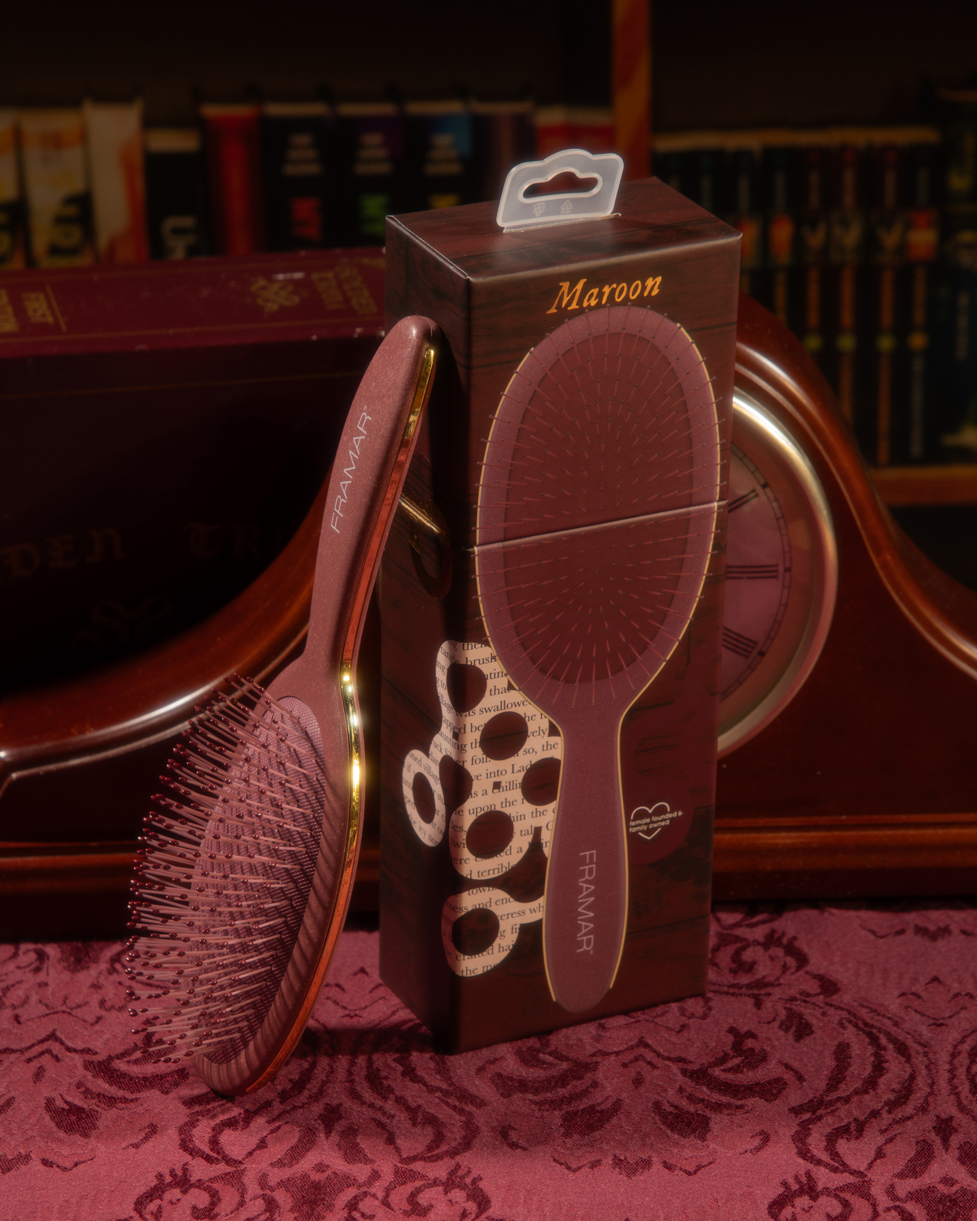 Framar HAIR BRUSHES: Dark Academia Detangle Brush - Maroon